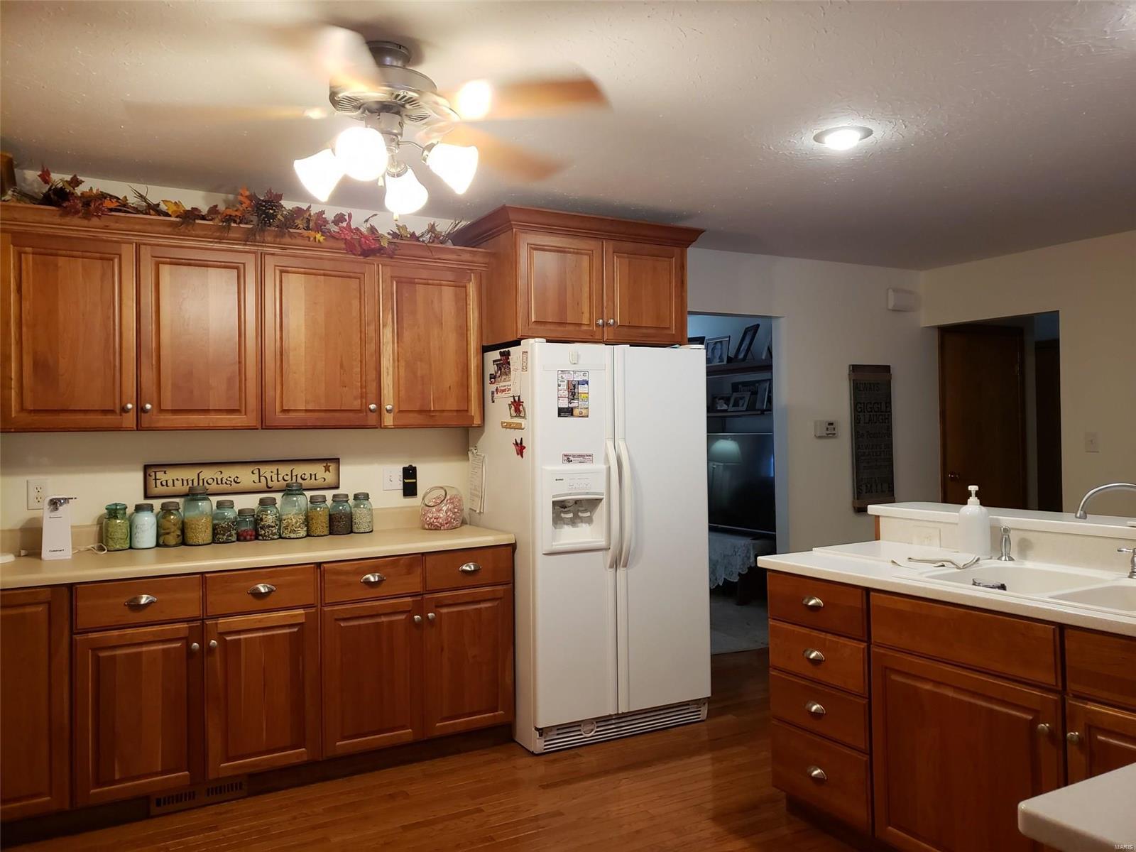 48 Smoketree Road Hillsboro, IL 62049 - Photo 5 of 22