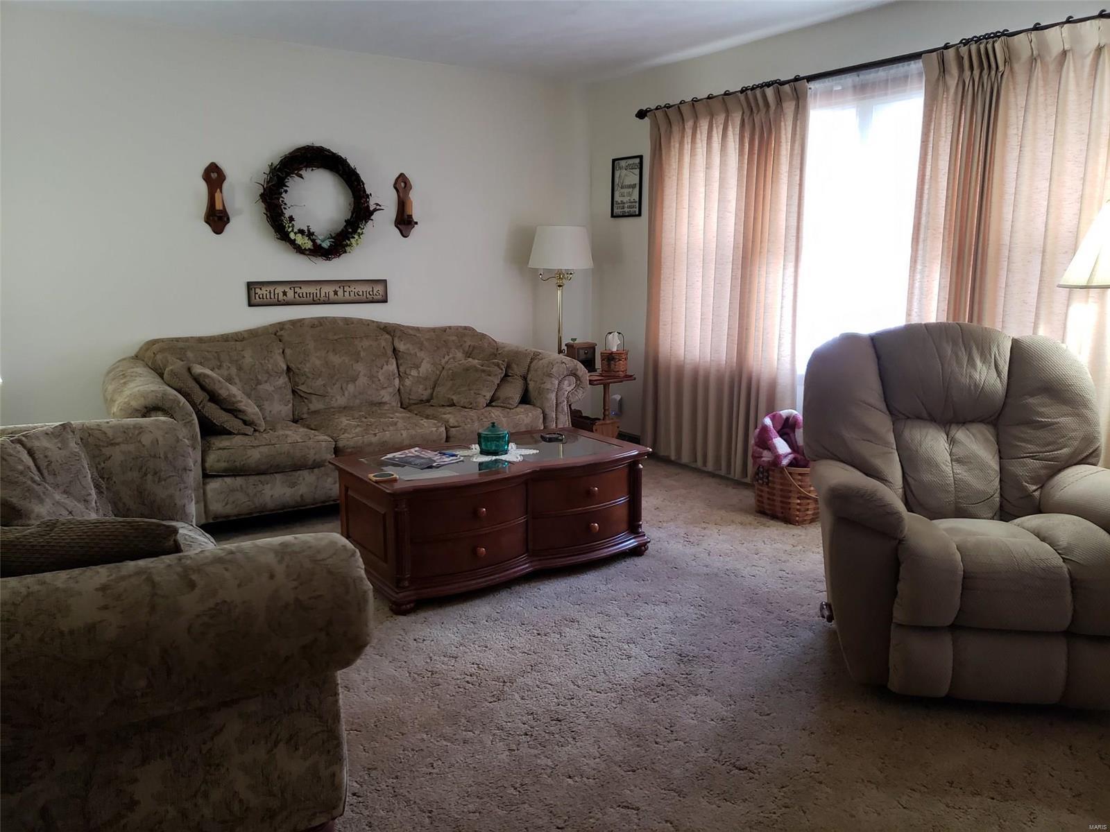 48 Smoketree Road Hillsboro, IL 62049 - Photo 7 of 22
