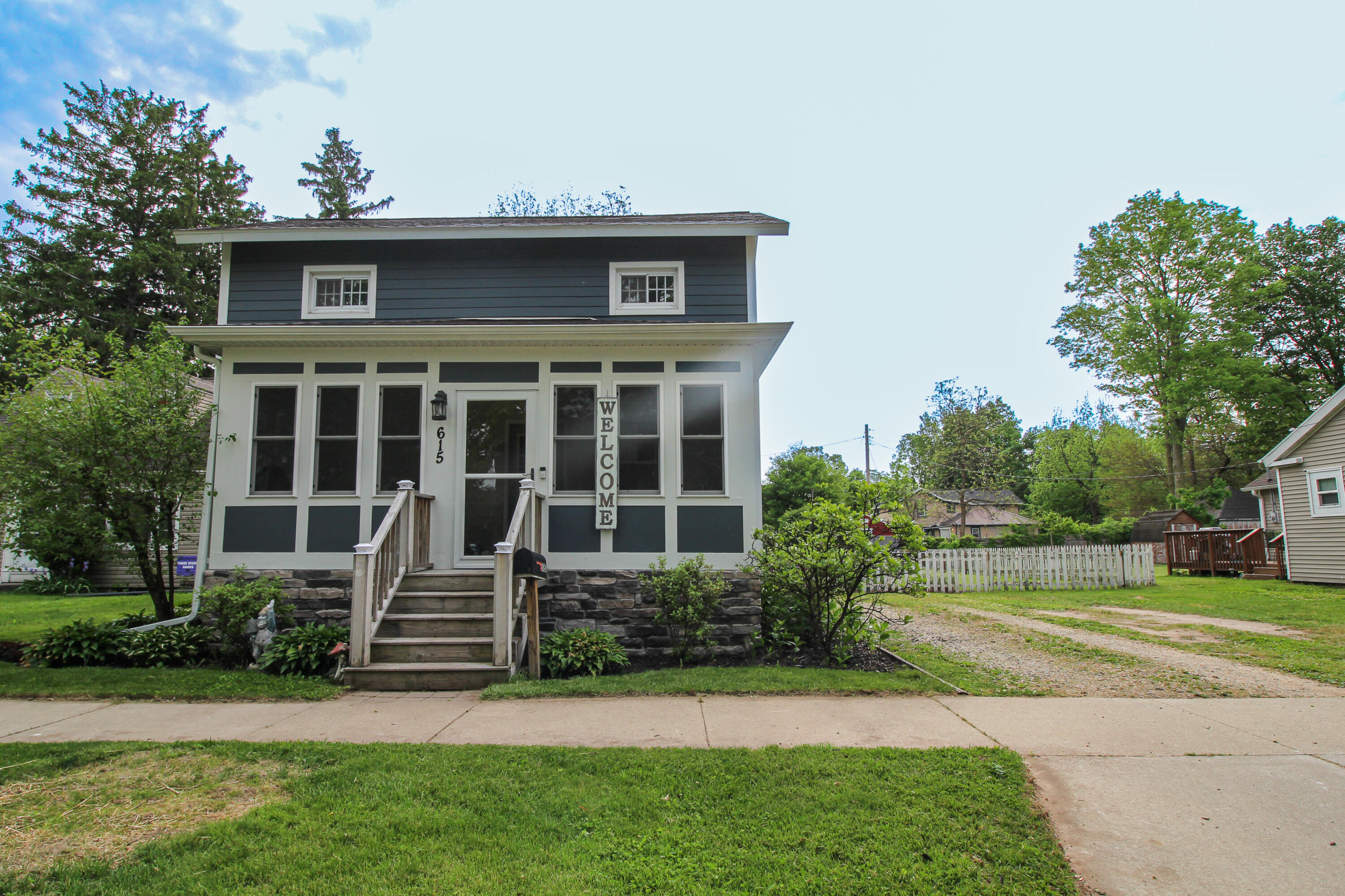 615 East Street Three Rivers, MI 49093 - Photo 3 of 30 East St-32