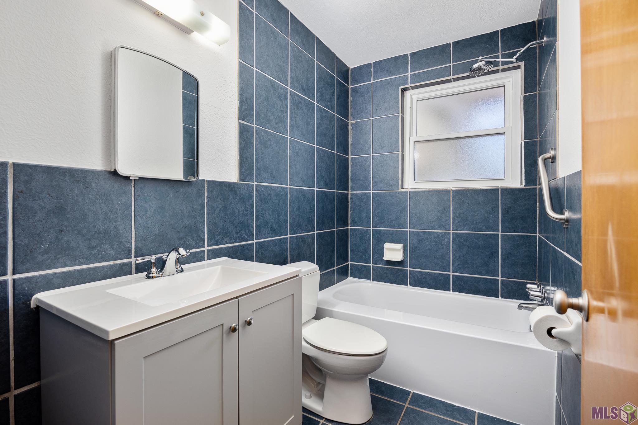 366 Linda Avenue Baton Rouge, LA 70806 - Photo 17 of 26 Hall Bathroom