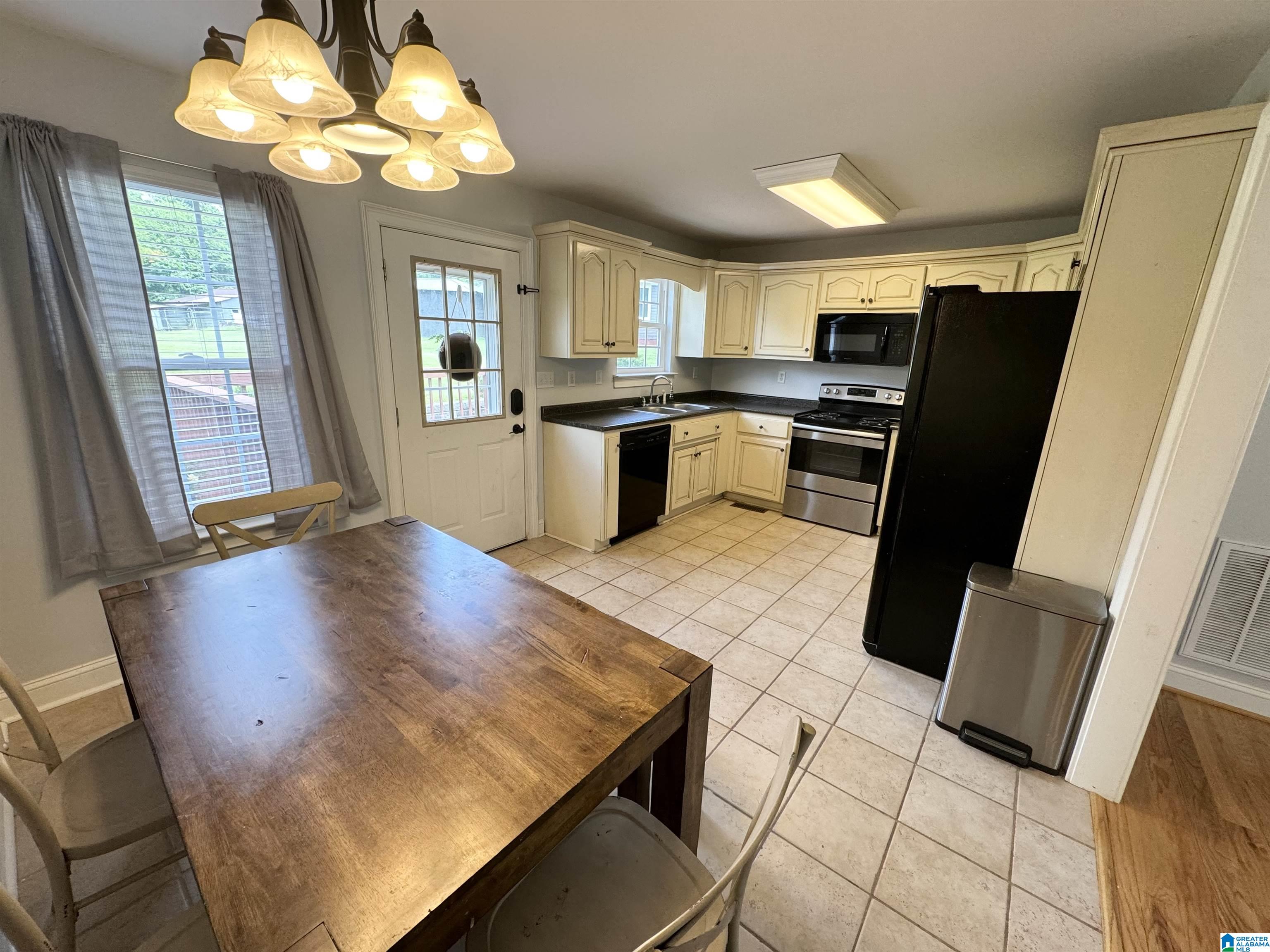 2029 Armstrong Loop Hayden, AL 35079 - Photo 13 of 36