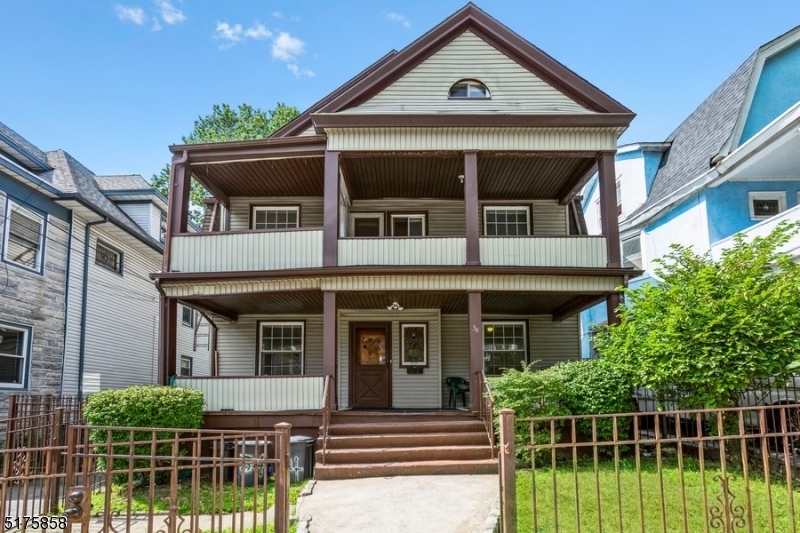 32 Mapes, Newark, NJ 07112 Compass