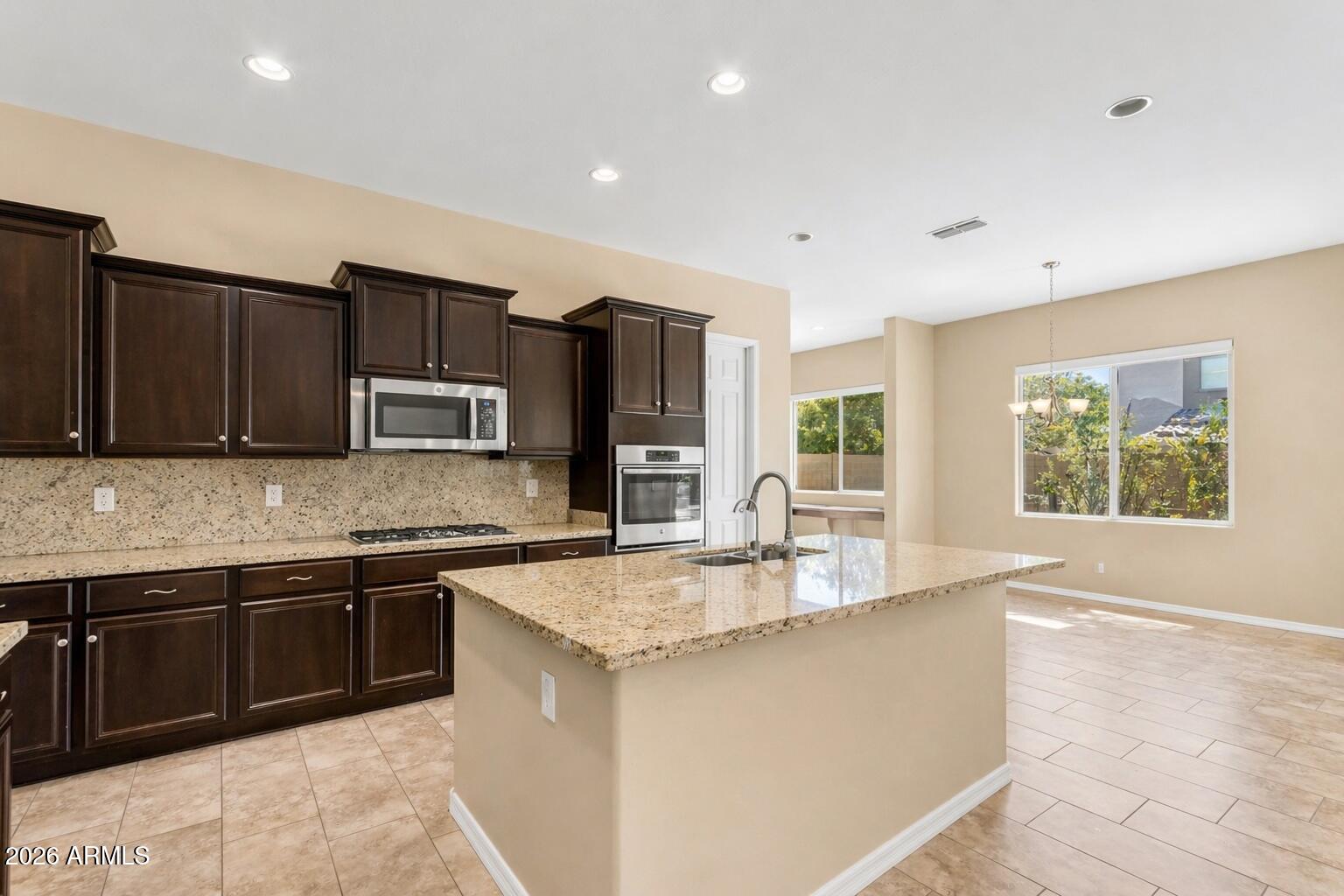 2827 East Muirfield Street Gilbert, AZ 85298 - Photo 12 of 54 Kitchen