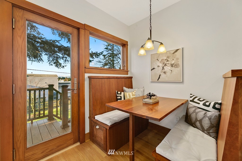 9547 Phinney Avenue North Seattle, WA 98103 - Photo 11 of 33 a workspace with furniture and window