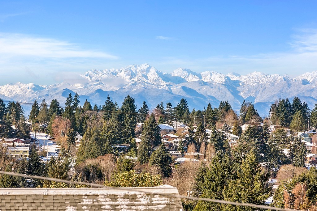 9547 Phinney Avenue North Seattle, WA 98103 - Photo 18 of 33 an aerial view of a city