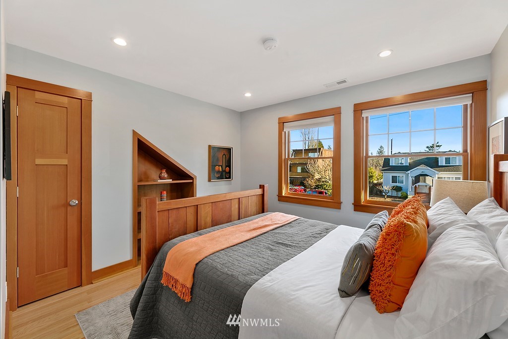 9547 Phinney Avenue North Seattle, WA 98103 - Photo 20 of 33 a bedroom with a large bed and a large window