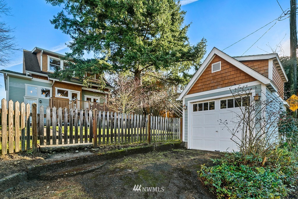 9547 Phinney Avenue North Seattle, WA 98103 - Photo 27 of 33 a front view of a house with a garden