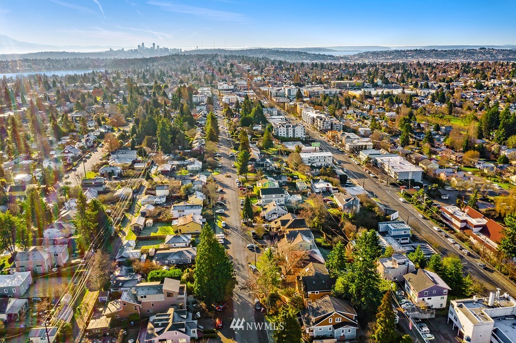 9547 Phinney Avenue North Seattle, WA 98103 - Photo 31 of 33 an aerial view of multiple house