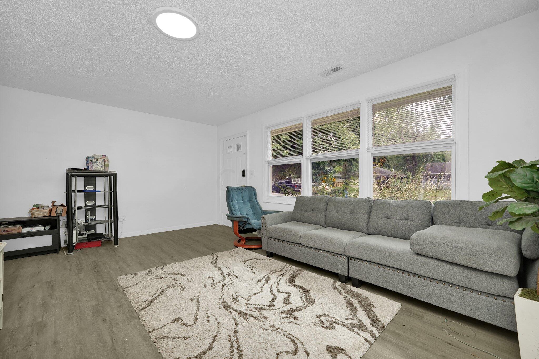 3597 Gerbert Road Columbus, OH 43224 - Photo 6 of 19 9-web-or-mls-3597-gerbert-rd