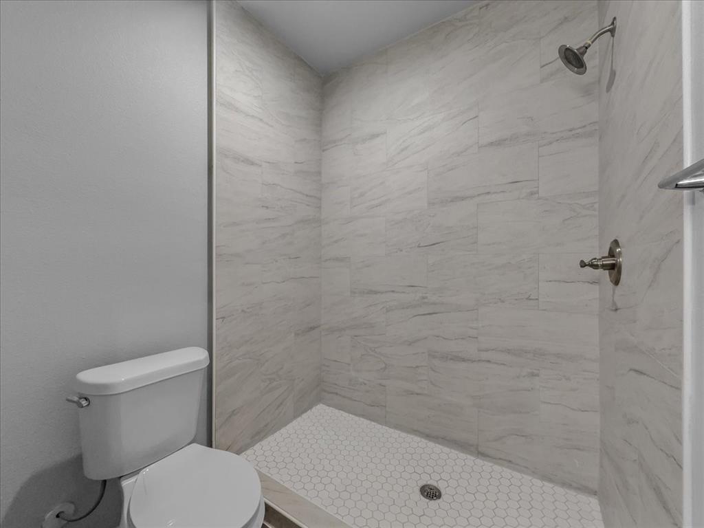 2 Bowling Lane Blue Ridge, TX 75424 - Photo 5 of 14 a bathroom with a toilet and shower