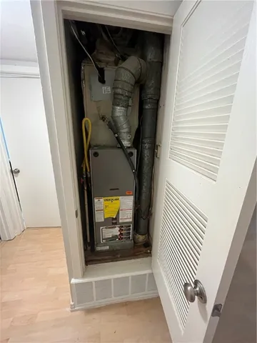 a view of a fountain in the backyard of a house