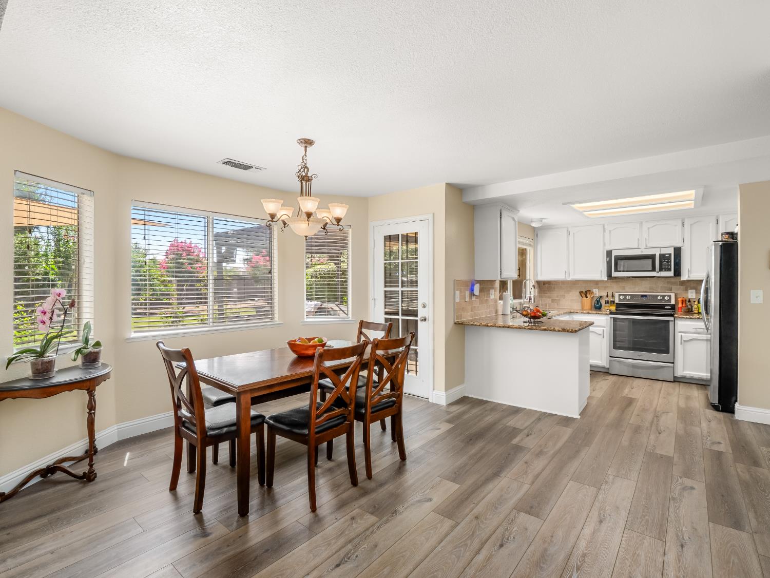 49 Carolina Avenue Clovis, CA 93611 - Photo 13 of 38