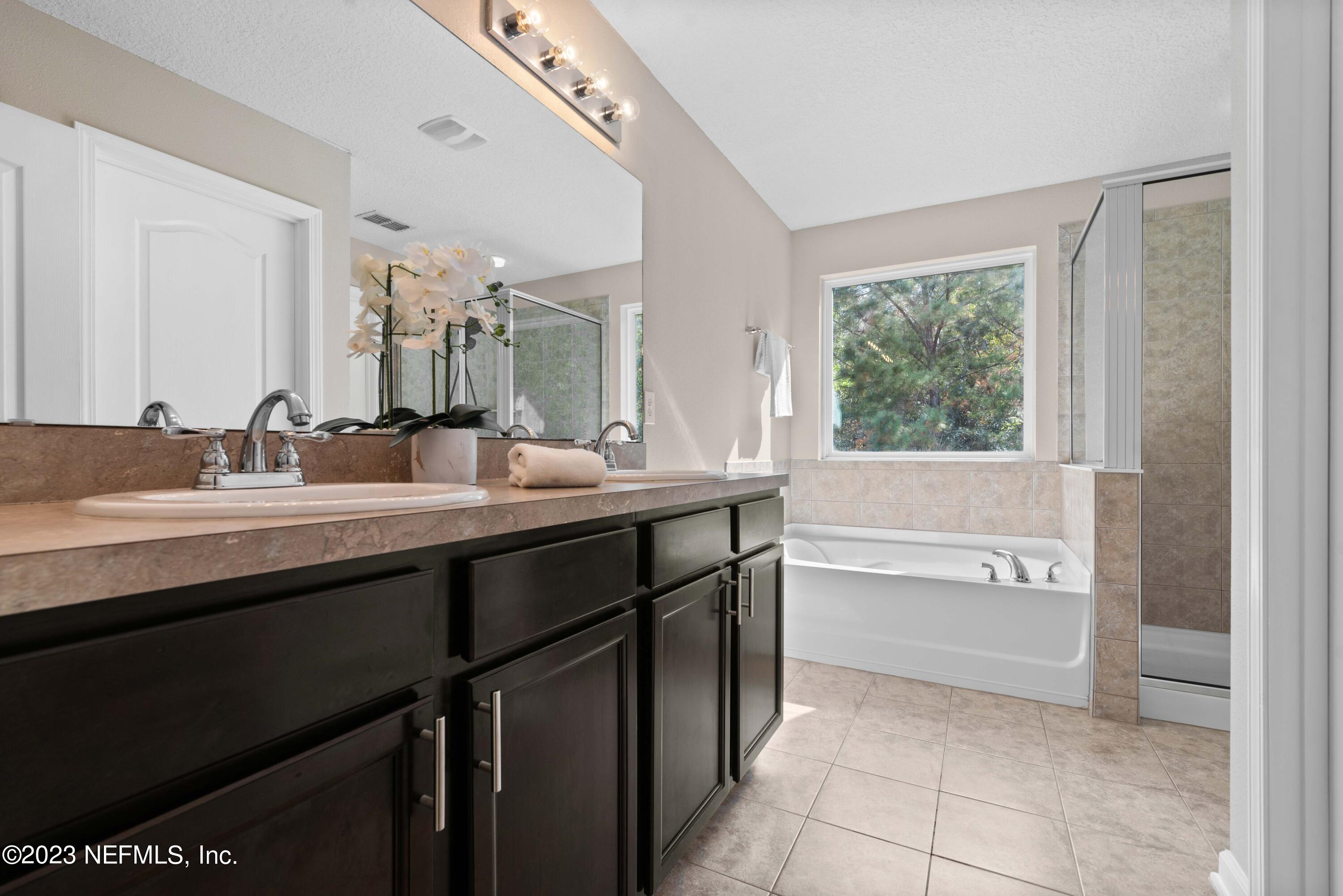 10124 Sandler Road Jacksonville, FL 32222 - Photo 17 of 29 Onwer/Main Bathroom