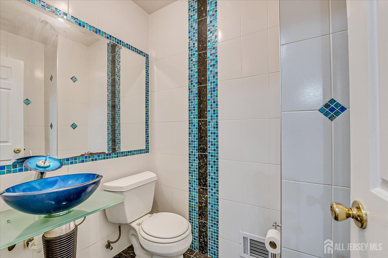 6 Tulip Court Edison, NJ 08820 - Photo 22 of 46 a bathroom with a toilet and a sink