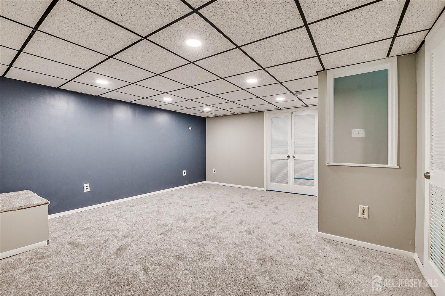 6 Tulip Court Edison, NJ 08820 - Photo 34 of 46 a view of a livingroom and a bathroom