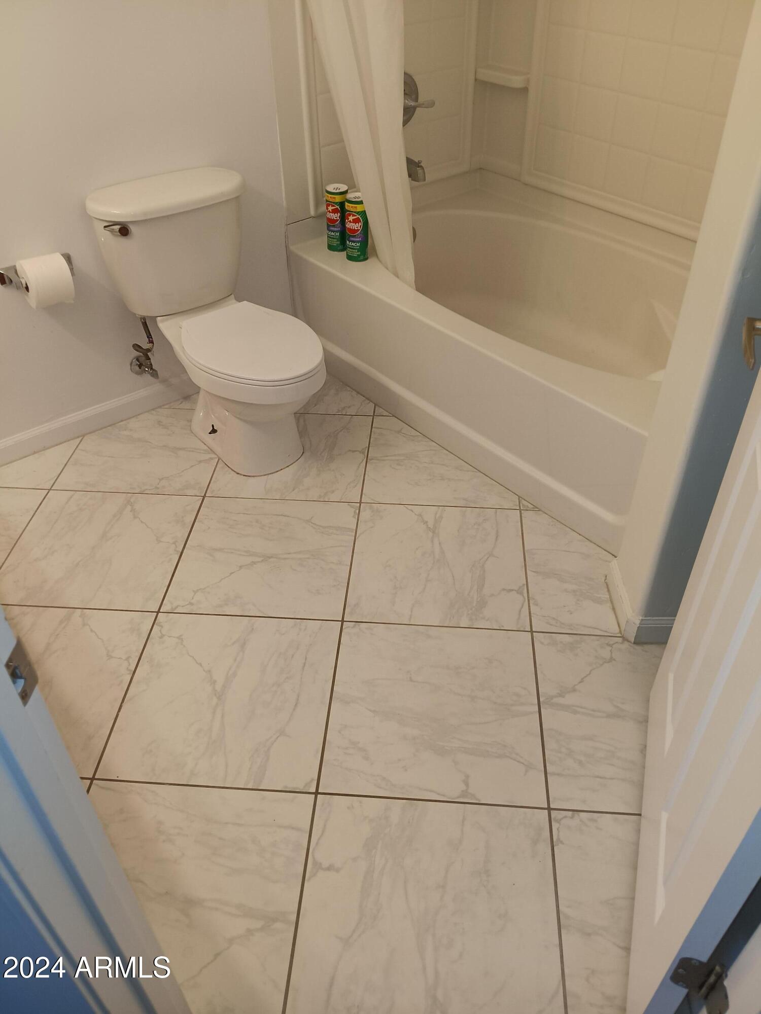 1920 East Bell Road, Unit 1103 Phoenix, AZ 85022 - Photo 20 of 29 a bathroom with a toilet and a shower