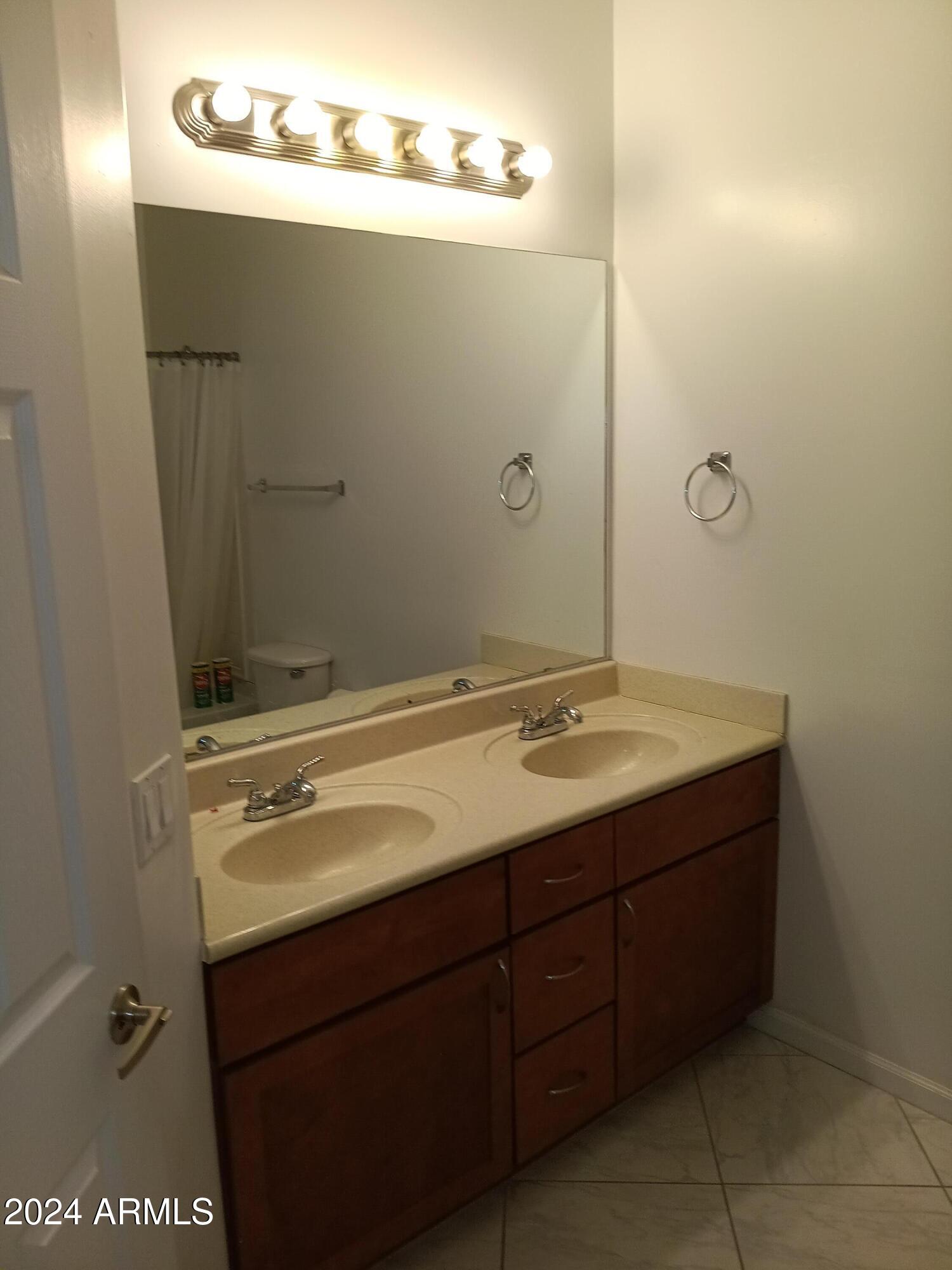 1920 East Bell Road, Unit 1103 Phoenix, AZ 85022 - Photo 21 of 29 a bathroom with a sink and a mirror