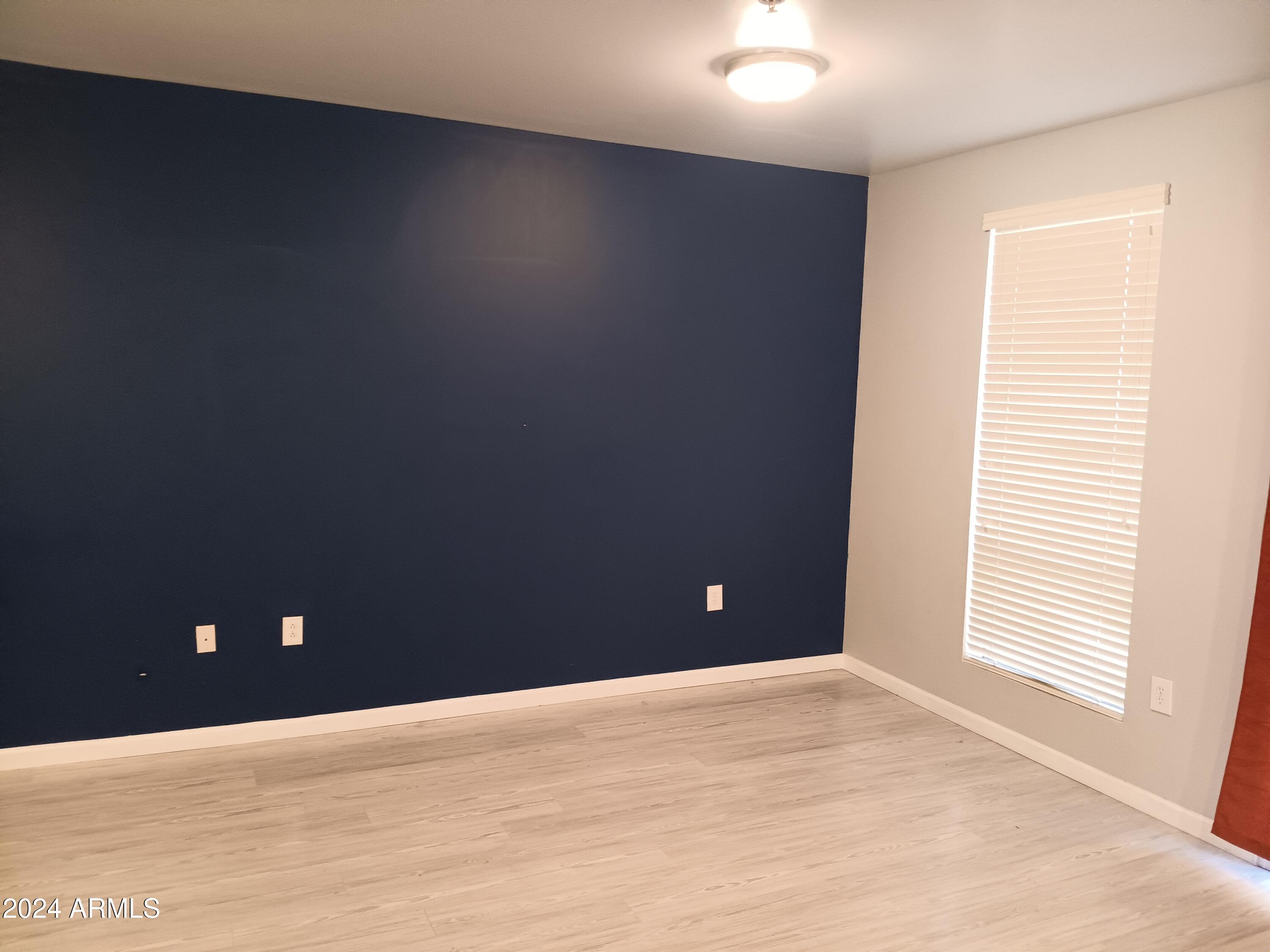 1920 East Bell Road, Unit 1103 Phoenix, AZ 85022 - Photo 9 of 29 a view of an empty room with a window