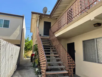 a view of entryway with a front door