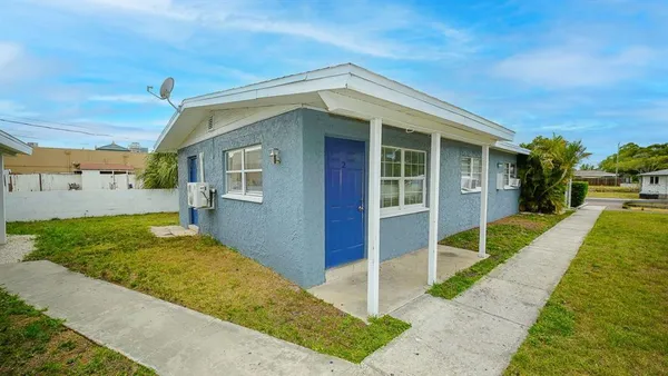 $2,000 | 6538 42nd Avenue North, Unit 7, St. Petersburg, FL 33709
