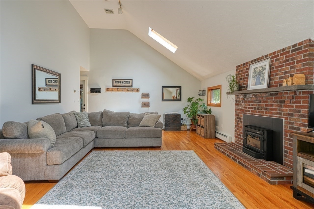 161 Randall Road Berlin, MA 01503 - Photo 4 of 40