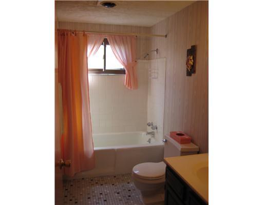 466 Spring Valley Road West Mifflin, PA 15122 - Photo 13 of 18 Full Bath. 2ND FLOOR WITH HEAT LAMP,CERAMIC TILE FLOORS