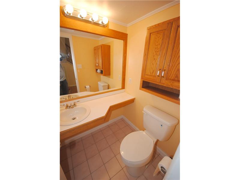 2034 Swallow Hill Road, Unit 210 Pittsburgh, PA 15220 - Photo 11 of 21 Partial Bath.