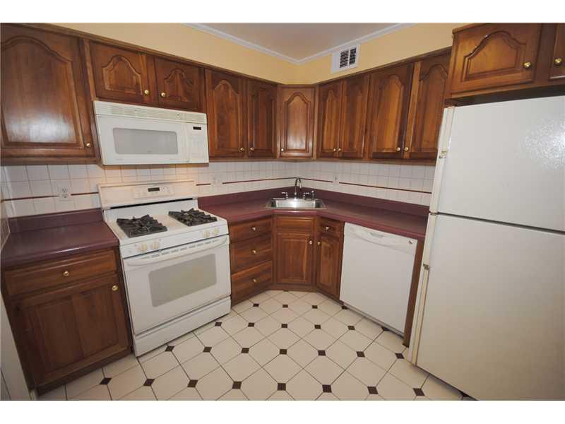 2034 Swallow Hill Road, Unit 210 Pittsburgh, PA 15220 - Photo 10 of 21 Kitchen.