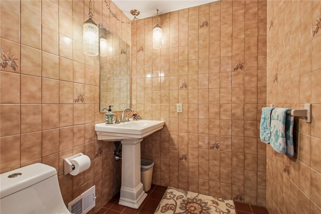 26 Misty Pine Road Perinton, NY 14450 - Photo 19 of 38 1/2 Bathroom First Floor