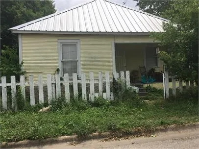 $1,000 | 900 East Live Oak Street, Lockhart, TX 78644