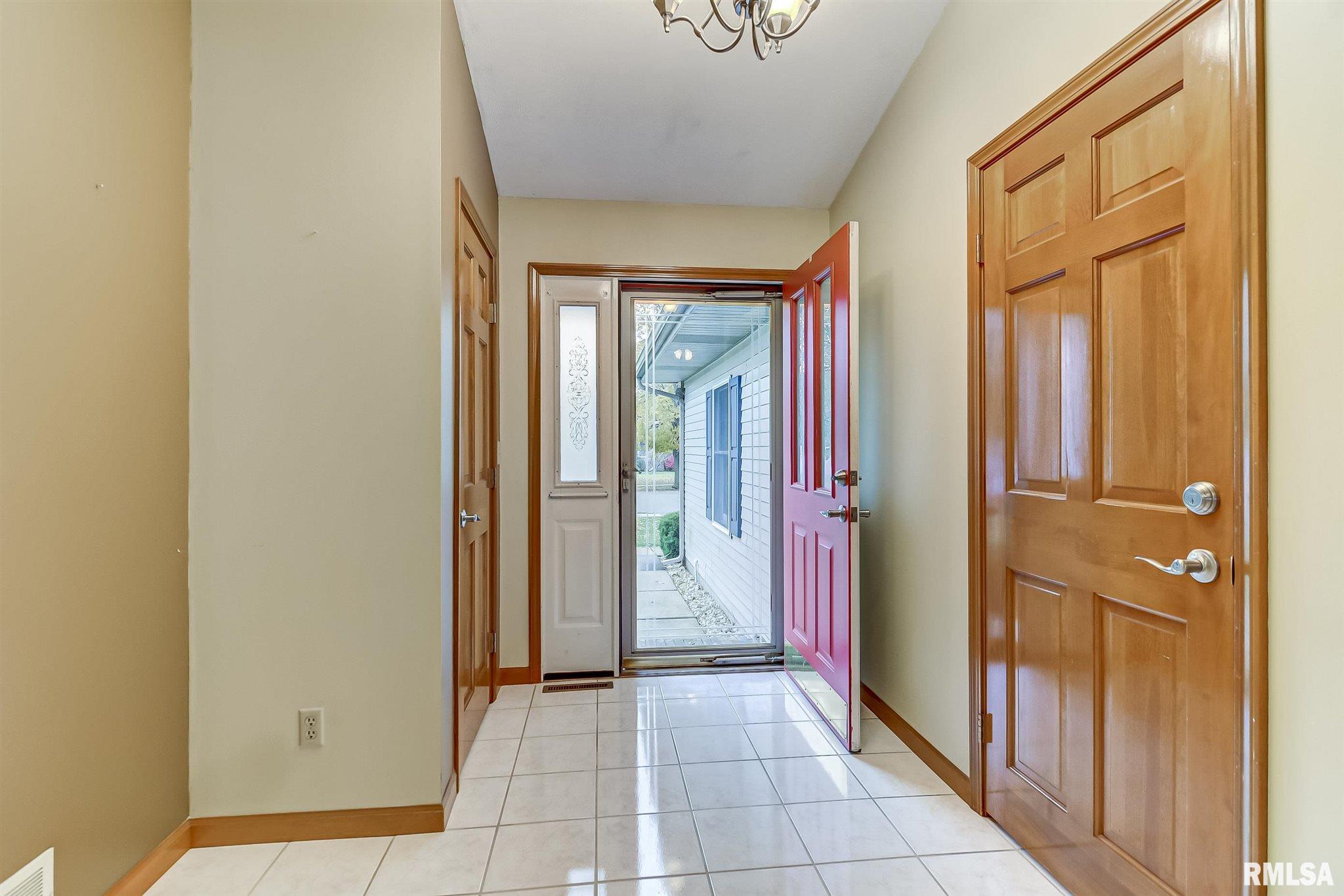 2117 Checkerberry Lane Springfield, IL 62711 - Photo 5 of 31
