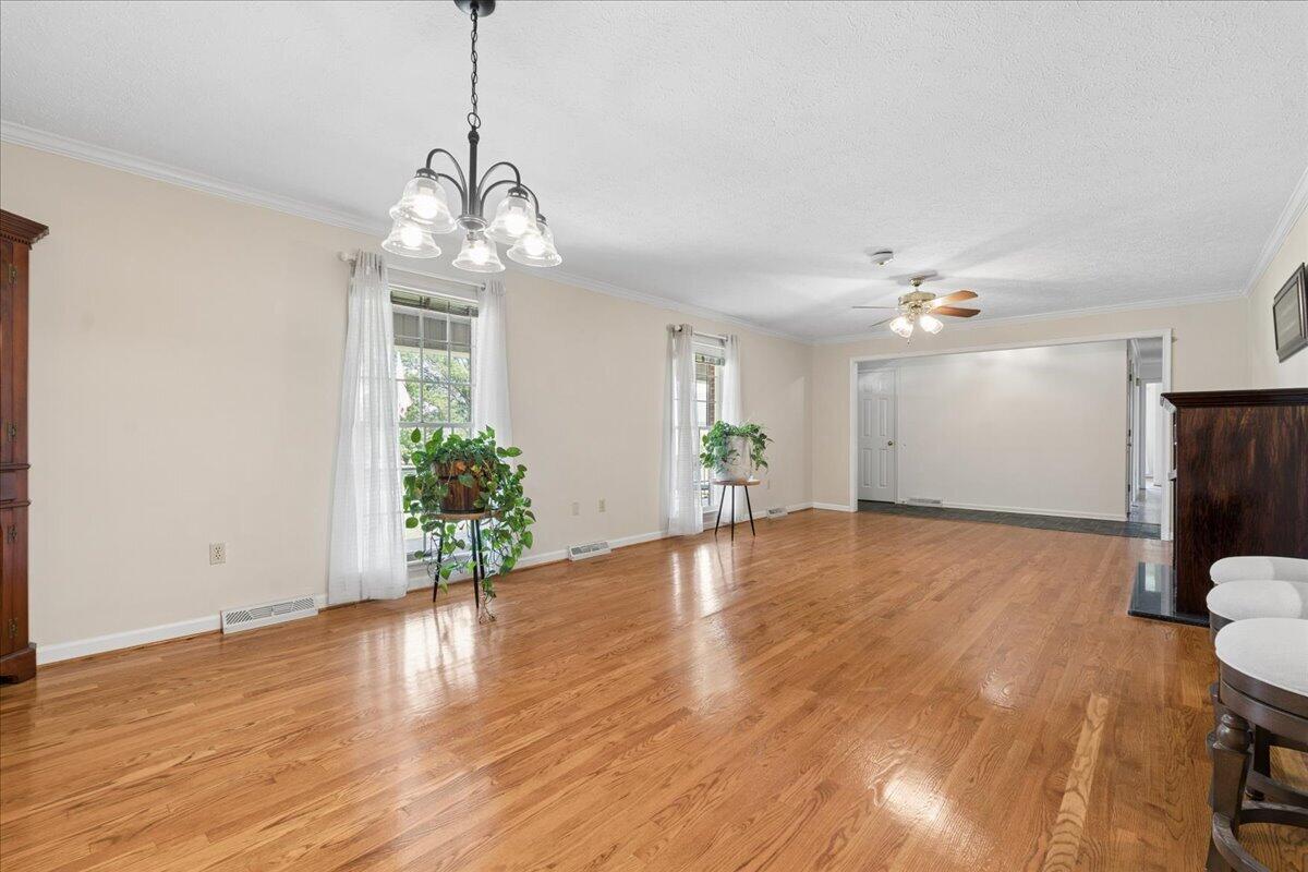218 North Branch Road Bedford, VA 24523 - Photo 5 of 58 Living Room