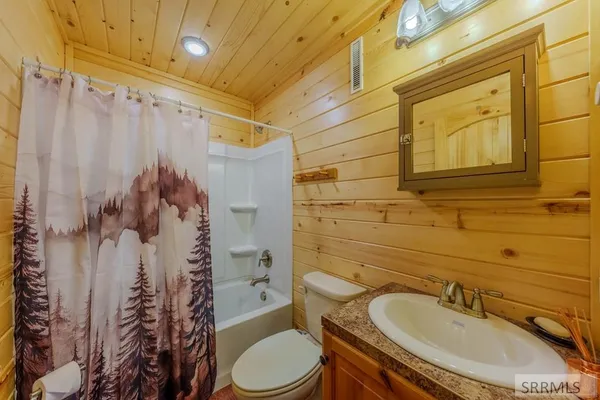 $1,149,000 | 4030 Salt Lick Loop Road, Island Park, ID 83429