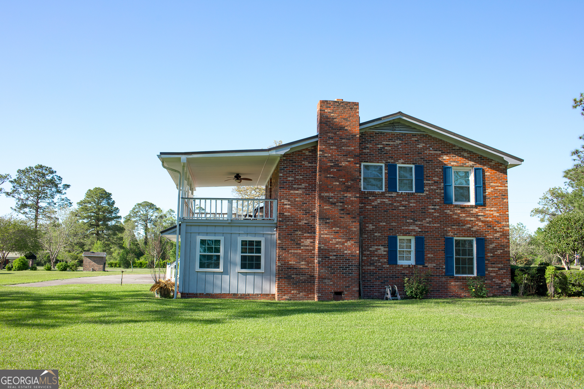 2110 Ware Street Blackshear, GA 31516 - Photo 5 of 57 a front view of a house with a garden