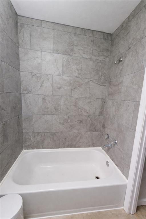 334 Argus Circle Northwest Atlanta, GA 30331 - Photo 9 of 14 a bathroom with a bathtub