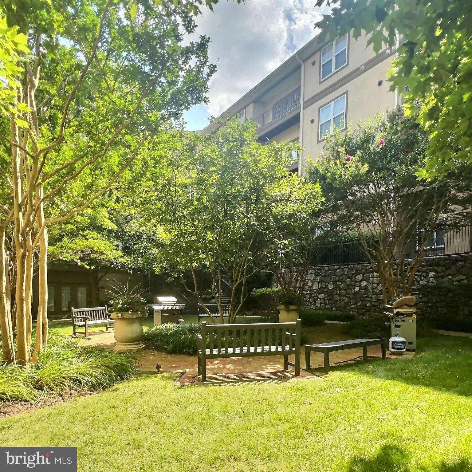 11750 Old Georgetown Road, Unit 2336 Rockville, MD 20852 - Photo 18 of 25 Courtyard