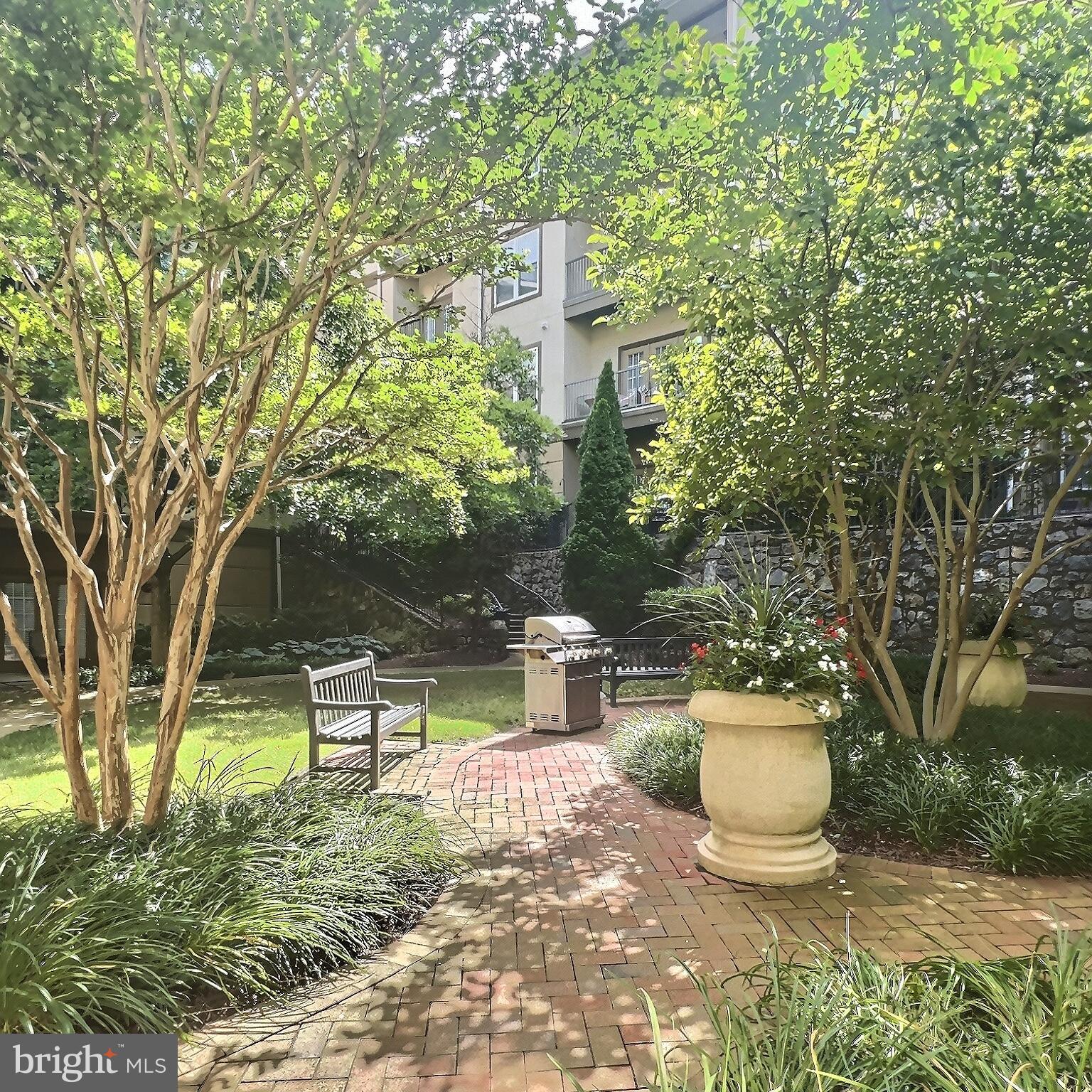 11750 Old Georgetown Road, Unit 2336 Rockville, MD 20852 - Photo 19 of 25 Courtyard