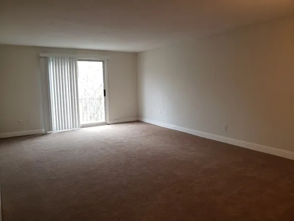 $2,000 | 6 Kennedy Lane, Unit 52, Milford, MA 01757