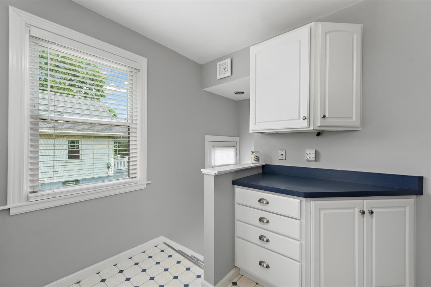 3830 Hanley Road Cincinnati, OH 45247 - Photo 5 of 24