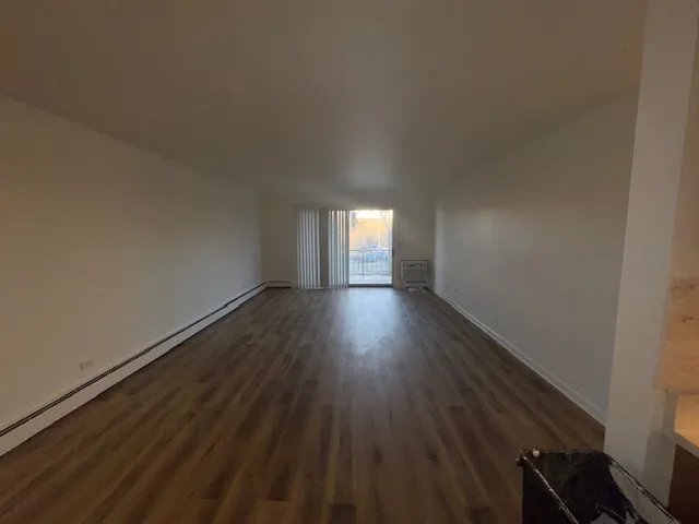 $179,900 | 1198 Royal Glen Drive, Unit 204E, Glen Ellyn, IL 60137