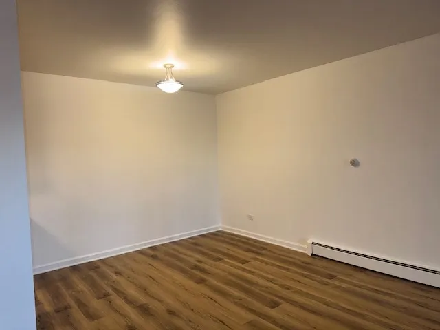 $179,900 | 1198 Royal Glen Drive, Unit 204E, Glen Ellyn, IL 60137