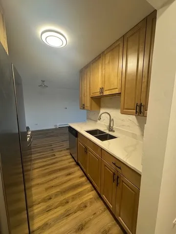 $179,900 | 1198 Royal Glen Drive, Unit 204E, Glen Ellyn, IL 60137