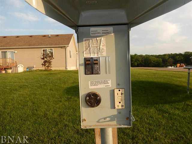 9870 North Ridge Circle Clinton, IL 61727 - Photo 7 of 29