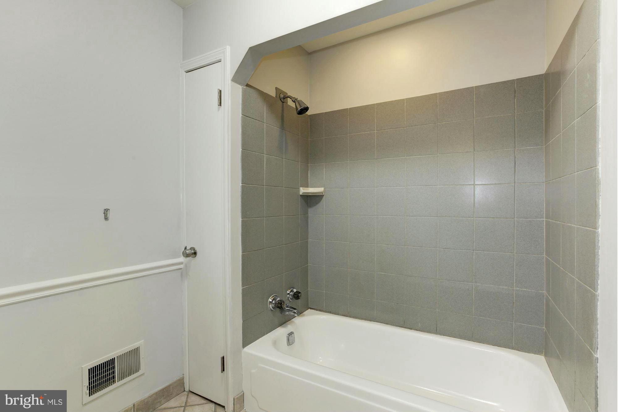 33 Ericsson Road, Unit 33 Cabin John, MD 20818 - Photo 18 of 29 Bath (Master)