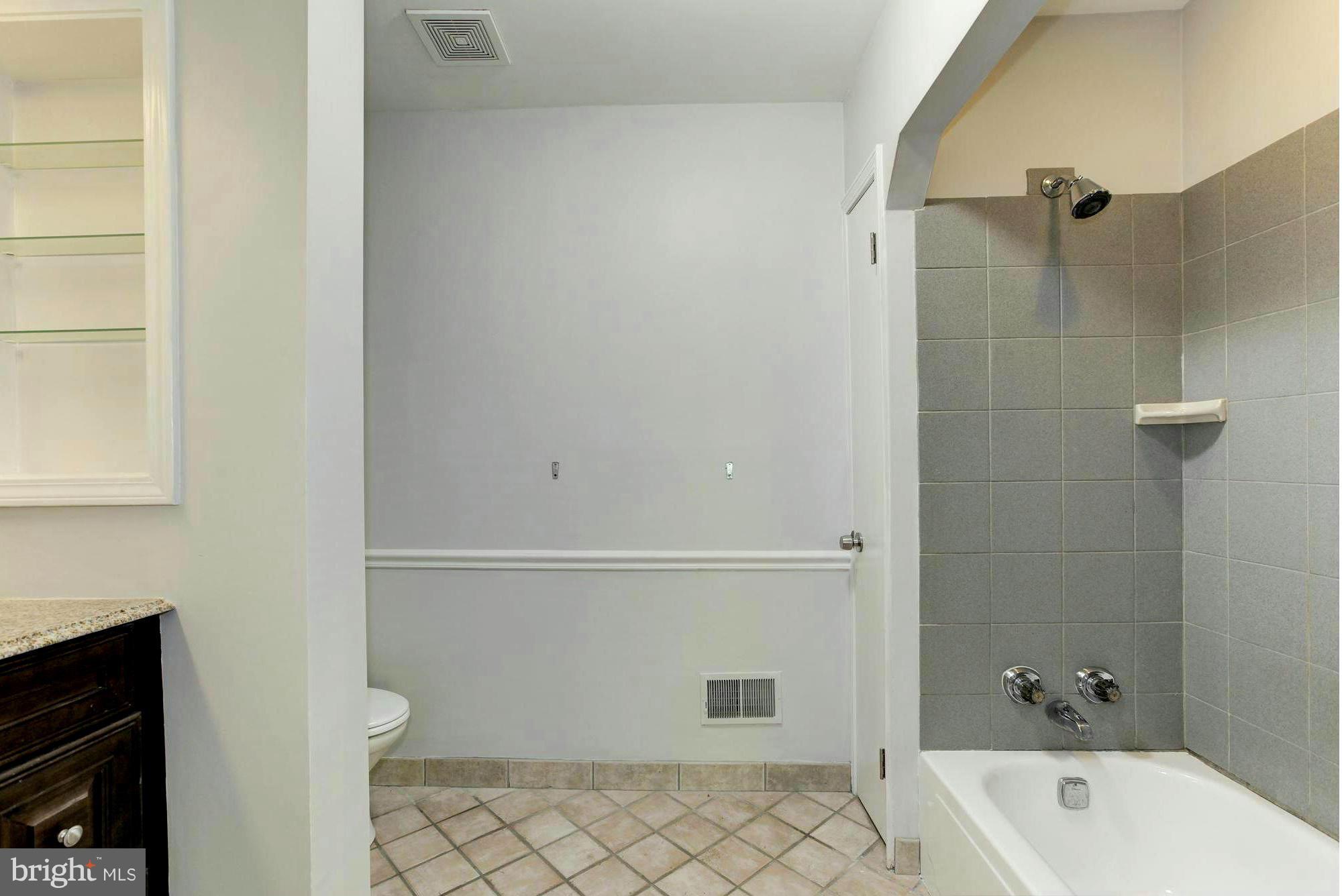 33 Ericsson Road, Unit 33 Cabin John, MD 20818 - Photo 19 of 29 Bath (Master)