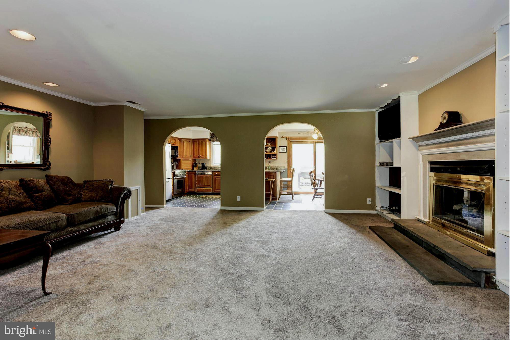 33 Ericsson Road, Unit 33 Cabin John, MD 20818 - Photo 6 of 29 Family Room