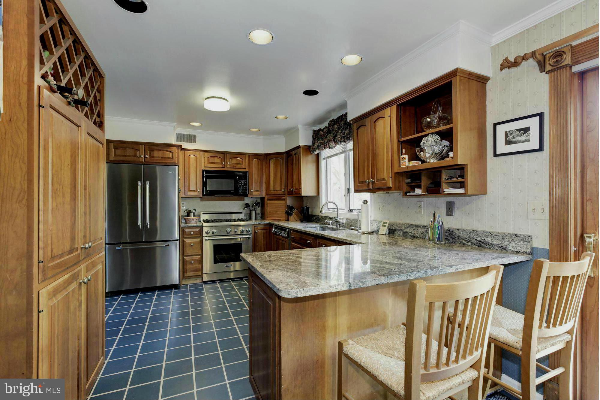 33 Ericsson Road, Unit 33 Cabin John, MD 20818 - Photo 8 of 29 Kitchen