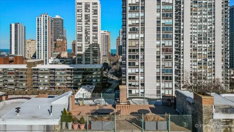$650,000 | 1500 North LaSalle Drive, Unit 2A, Chicago, IL 60610