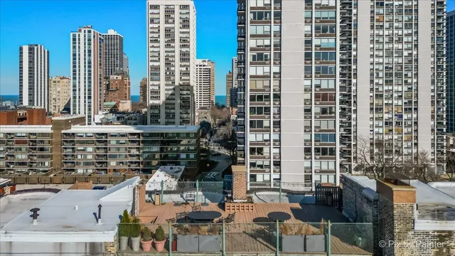 $650,000 | 1500 North LaSalle Drive, Unit 2A, Chicago, IL 60610