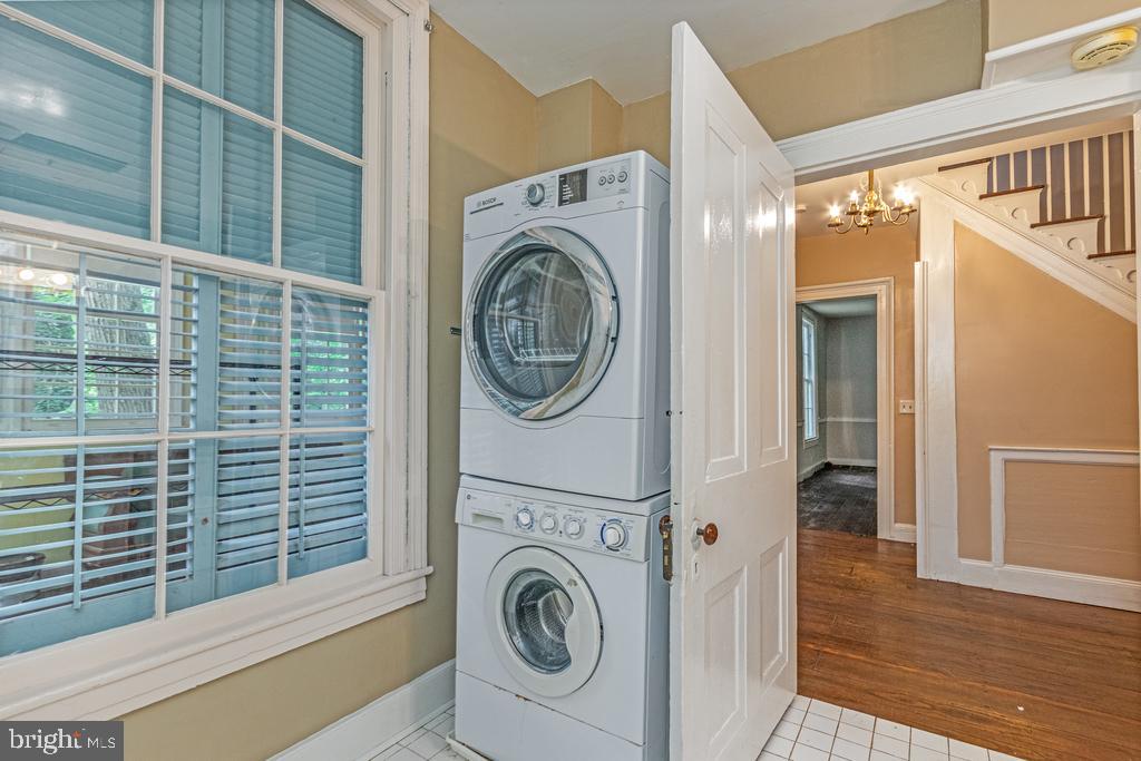 807 Holly Corner Road Fredericksburg, VA 22406 - Photo 11 of 57 a utility room with dryer and washer